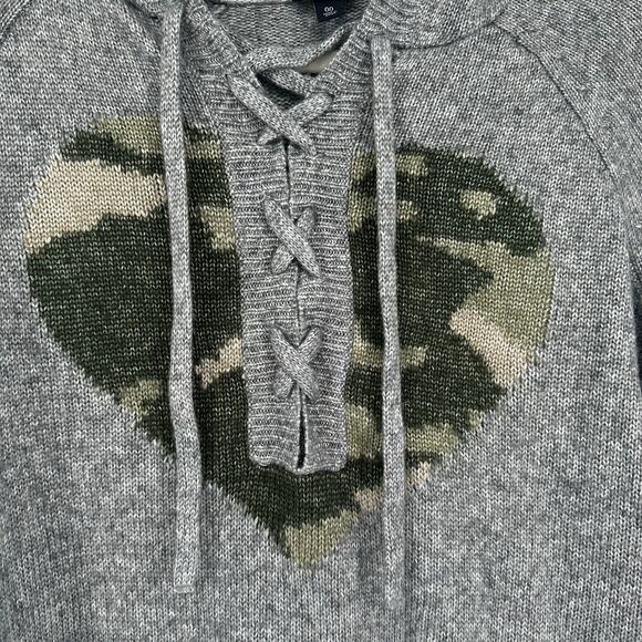 Torrid Gray Camo Heart Pullover Hooded Raglan Sweater Sz 00 - Picture 4 of 8